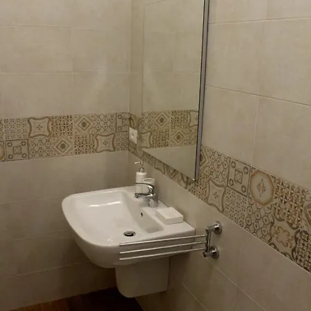 לינה וארוחת בוקר Casa Aydee 2*