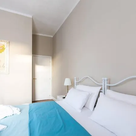 לינה וארוחת בוקר Casa Aydee 2*