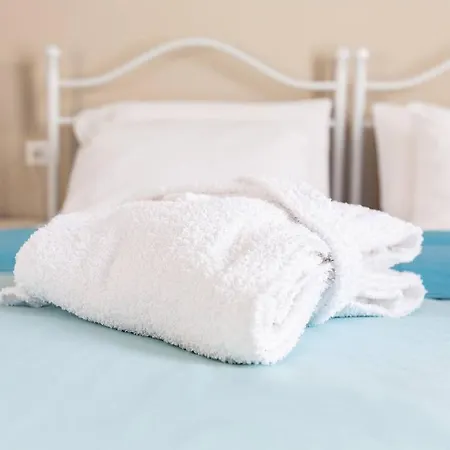 לינה וארוחת בוקר Casa Aydee 2*