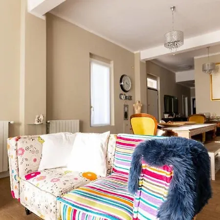 לינה וארוחת בוקר Casa Aydee